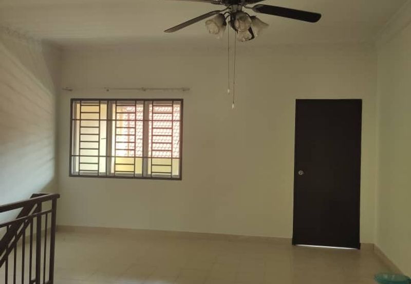 2.5 Storey Terrace House For Rent @ Taman Prima Tropika, Seri Kembangan
