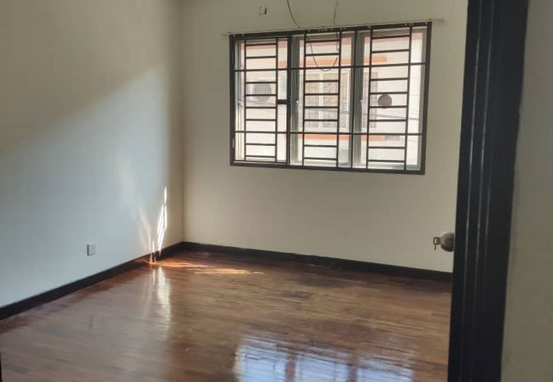 2.5 Storey Terrace House For Rent @ Taman Prima Tropika, Seri Kembangan