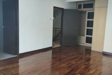 2.5 Storey Terrace House For Rent @ Taman Prima Tropika, Seri Kembangan