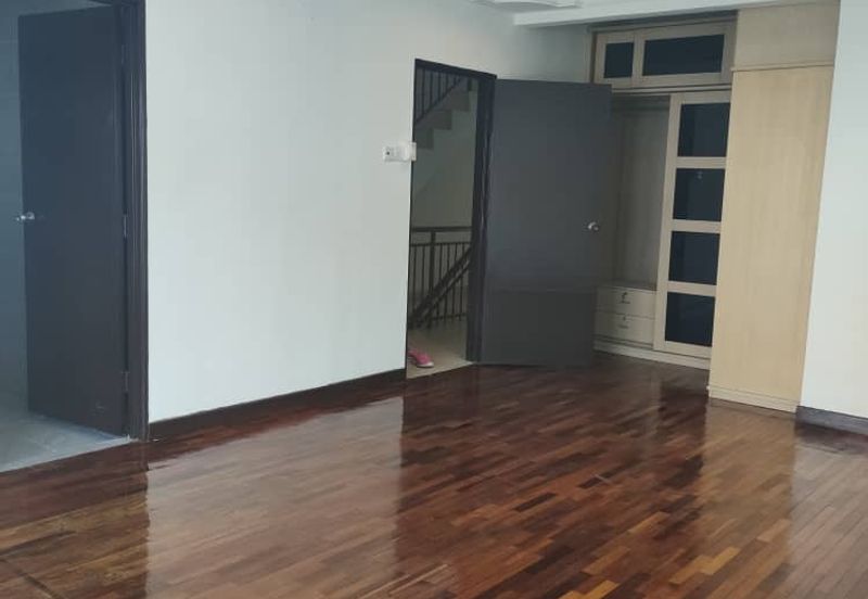 2.5 Storey Terrace House For Rent @ Taman Prima Tropika, Seri Kembangan