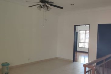 2.5 Storey Terrace House For Rent @ Taman Prima Tropika, Seri Kembangan