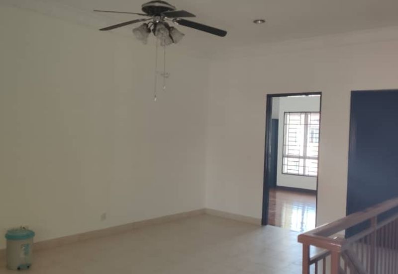 2.5 Storey Terrace House For Rent @ Taman Prima Tropika, Seri Kembangan