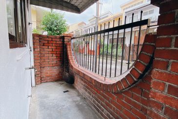 Double Storey Link House For Sale @  SS17, Subang Jaya