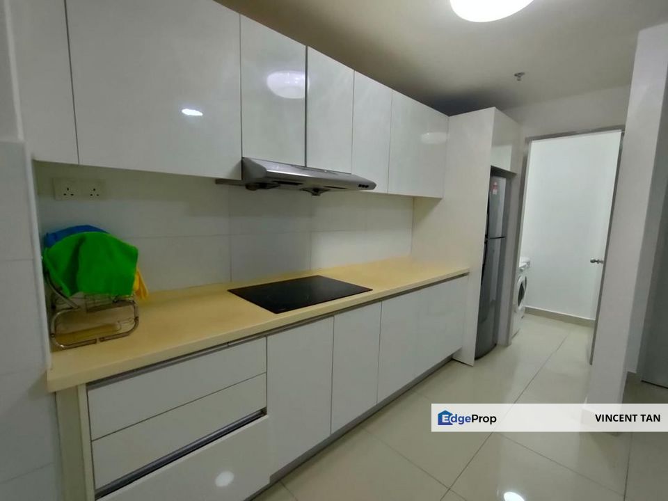 Ladies Unit Middle Room For Rent @ Suria Jelutong, Bukit Jelutong, Selangor, Bukit Jelutong