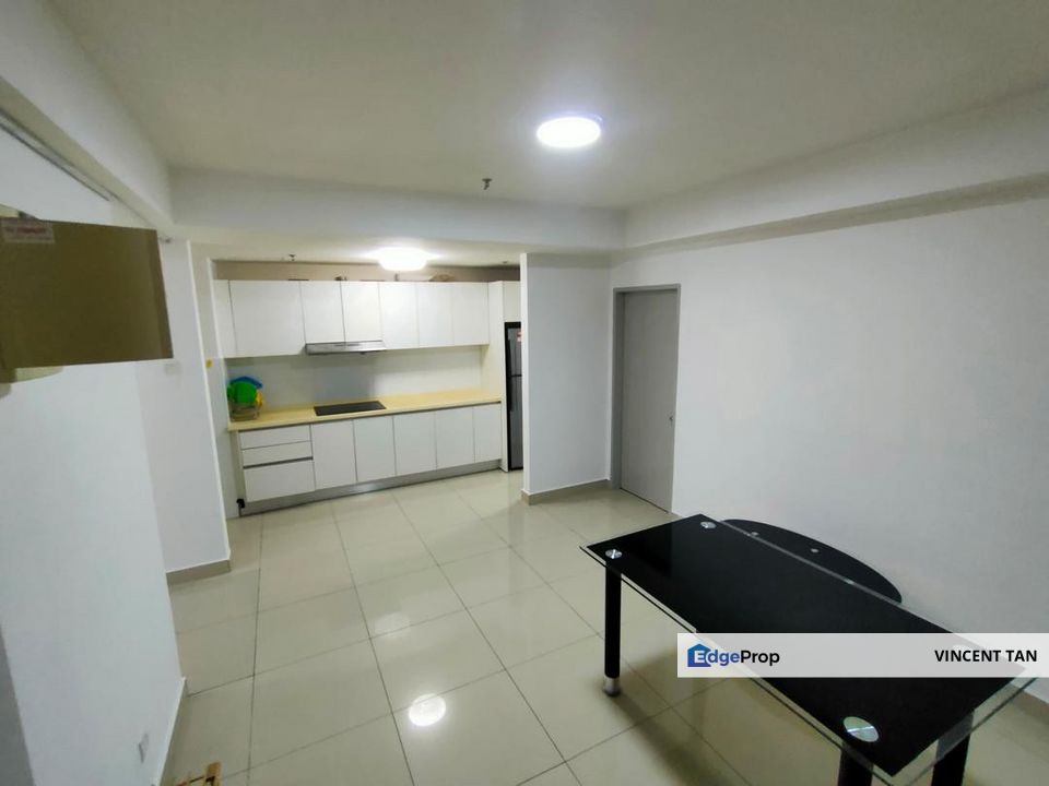 Ladies Unit Middle Room For Rent @ Suria Jelutong, Bukit Jelutong, Selangor, Bukit Jelutong