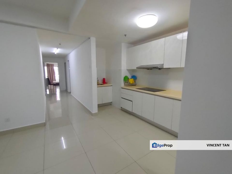 Ladies Unit Middle Room For Rent @ Suria Jelutong, Bukit Jelutong, Selangor, Bukit Jelutong