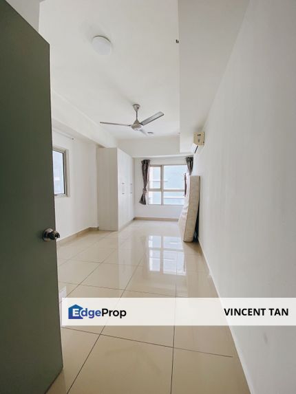 Female Medium Room For Rent - Move-In Ready! @ Suria Jelutong, Bukit Jelutong , Selangor, Bukit Jelutong