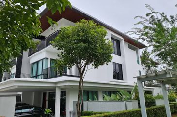 Duta Villa, Setia Alam
