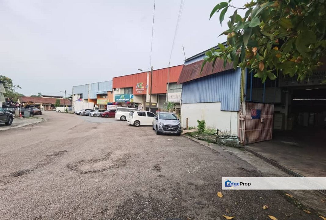 Taman Johor Jaya 1.5 Storey Terrace Factory Corner for Sale RM2,800,000 By SHIRLEY PANG