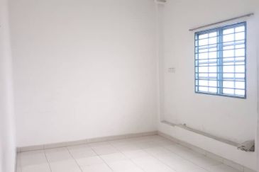 Kedai utk disewa, Depan SBPI Gombak