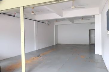 Kedai utk disewa, Depan SBPI Gombak