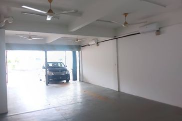 Kedai utk disewa, Depan SBPI Gombak