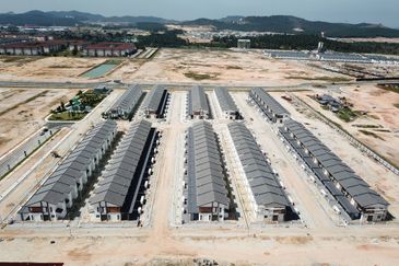 Halya 2 @ Daunan Worldwide