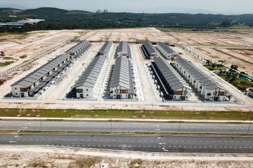 Halya 2 @ Daunan Worldwide