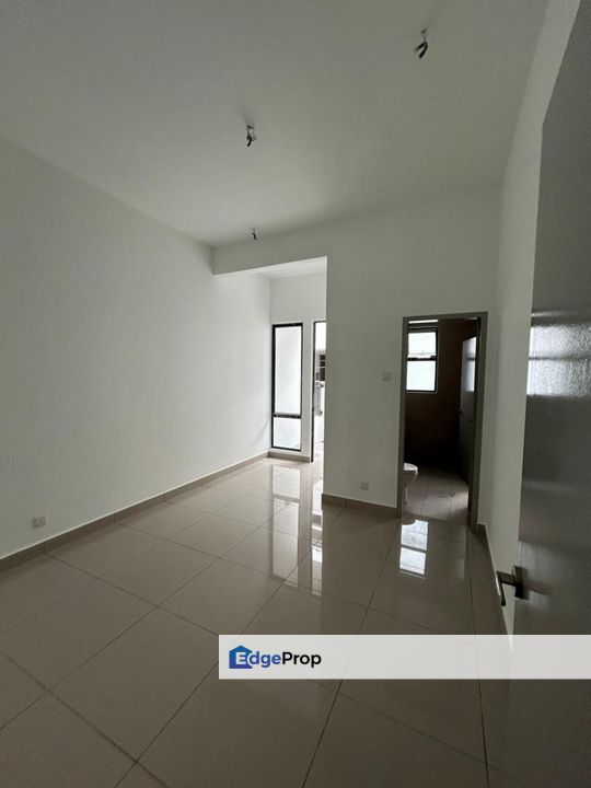 Freehold Superlink Double Storey 24x80 @ Right Behind NSK Klang , Selangor, Klang