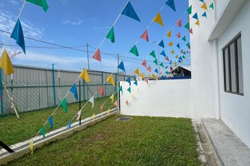 Adenia, Puncak Bestari 2