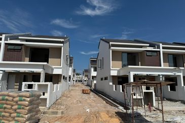 Adenia, Puncak Bestari 2