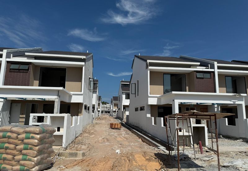 Adenia, Puncak Bestari 2