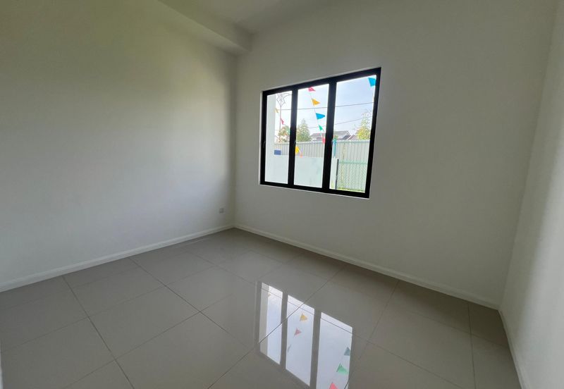 Adenia, Puncak Bestari 2