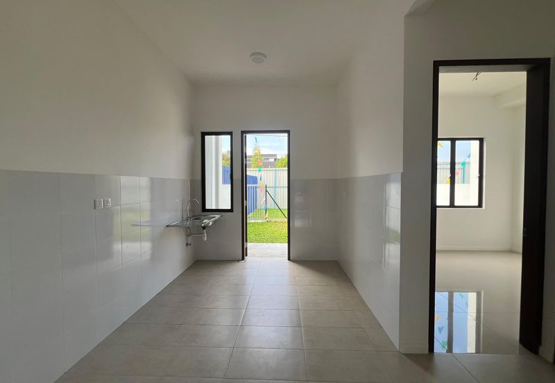 Adenia, Puncak Bestari 2