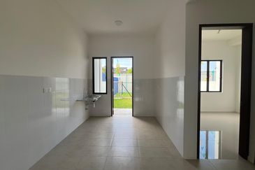 Adenia, Puncak Bestari 2