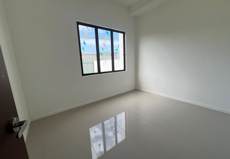 Adenia, Puncak Bestari 2