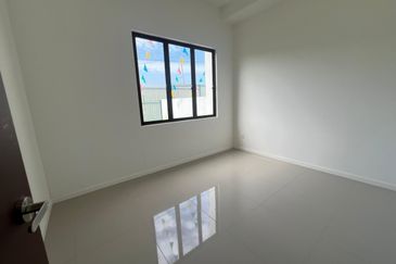 Adenia, Puncak Bestari 2