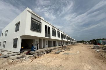 Sungai Buloh @ Double Storey Shoplot 20x70