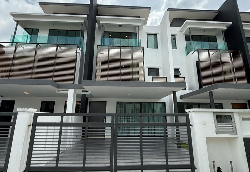 [5R5B] New 3 Storey at U10 Shah Alam (10mins to Bukit Jelutong)