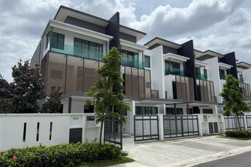 [5R5B] New 3 Storey at U10 Shah Alam (10mins to Bukit Jelutong)