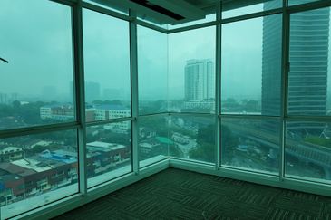 Fully Fitted Office Next To TTDI MRT Station