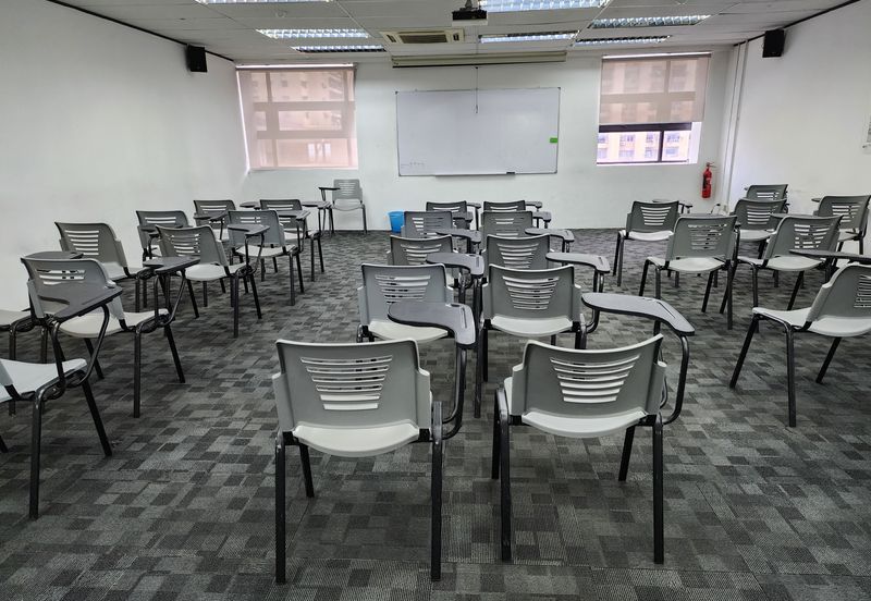 5 Storey Fitted College Building With Car Park 