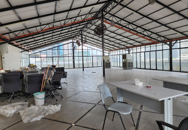 5 Storey Fitted College Building With Car Park 