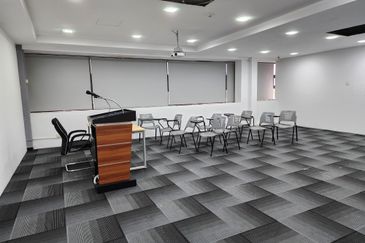 5 Storey Fitted College Building With Car Park 