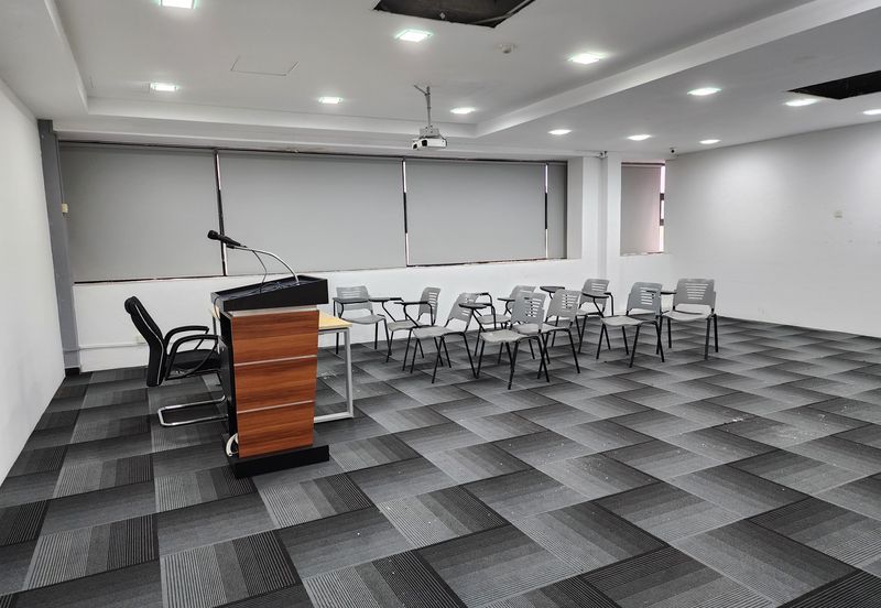 5 Storey Fitted College Building With Car Park 