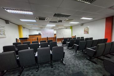 5 Storey Fitted College Building With Car Park 