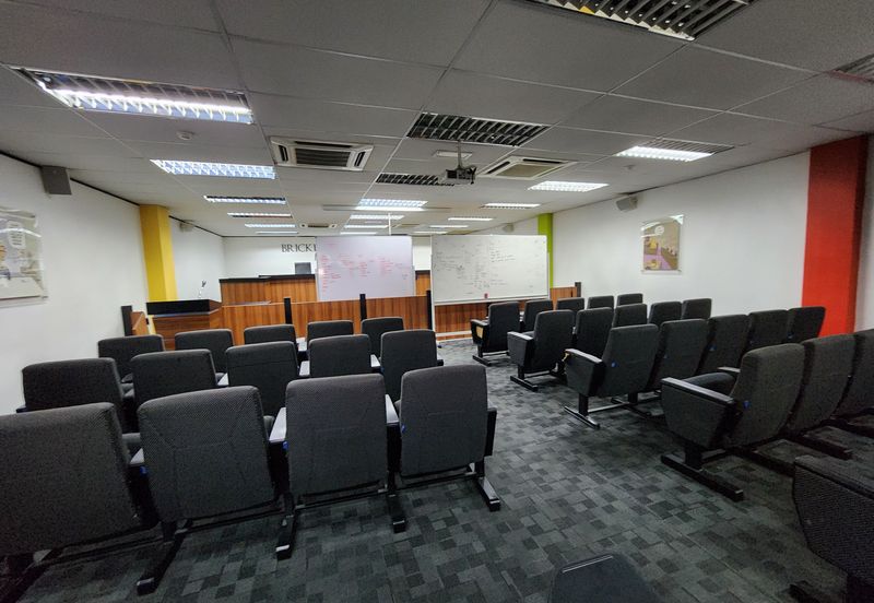 5 Storey Fitted College Building With Car Park 