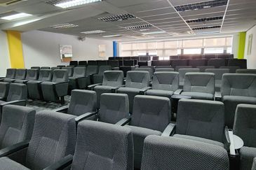 5 Storey Fitted College Building With Car Park 