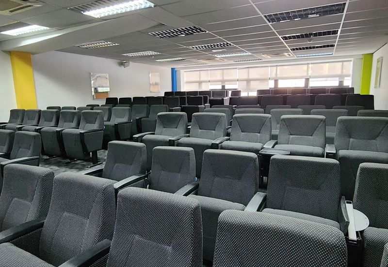 5 Storey Fitted College Building With Car Park 