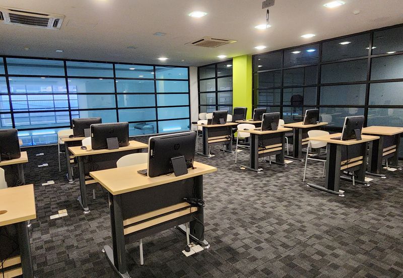 5 Storey Fitted College Building With Car Park 