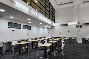 5 Storey Fitted College Building With Car Park 