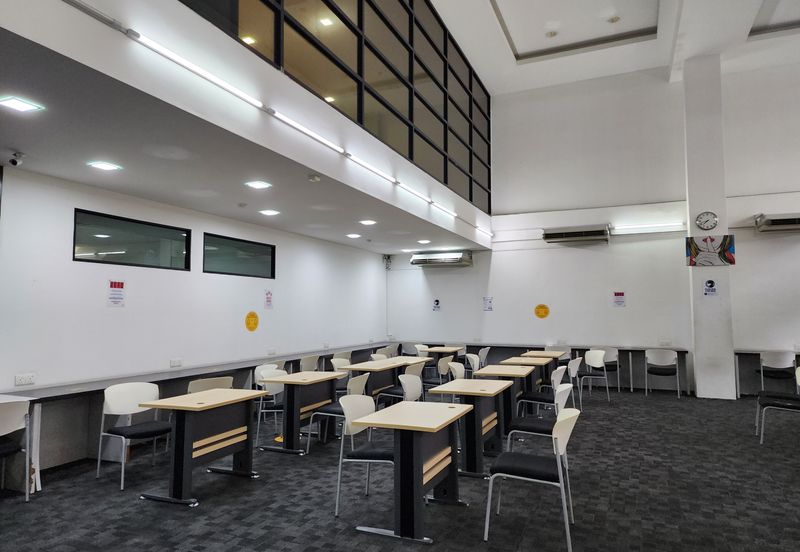 5 Storey Fitted College Building With Car Park 