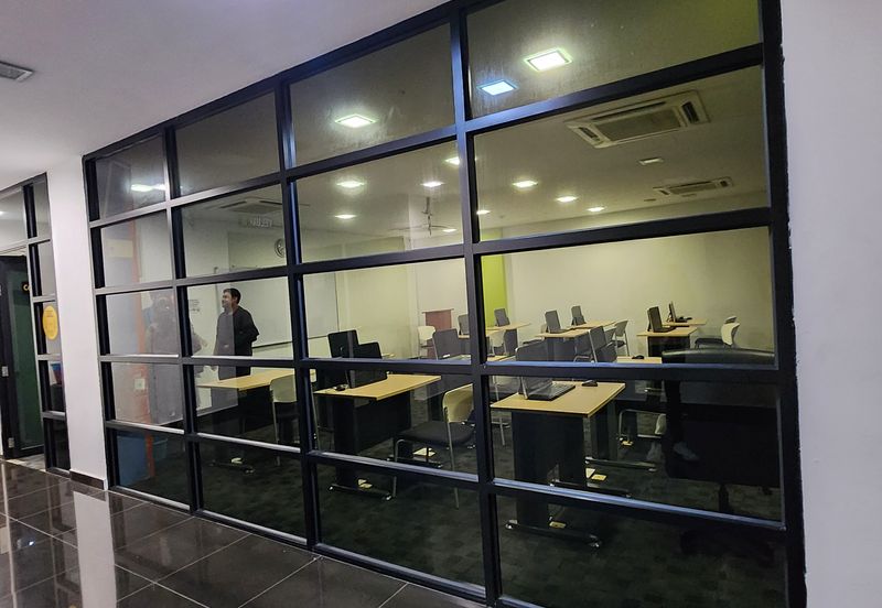 5 Storey Fitted College Building With Car Park 