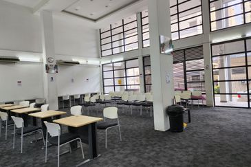 5 Storey Fitted College Building With Car Park 