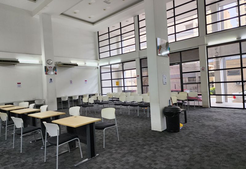 5 Storey Fitted College Building With Car Park 