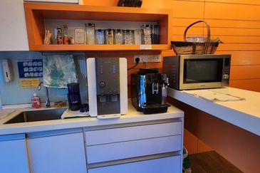 Nicely Fitted Office With Warehouse 