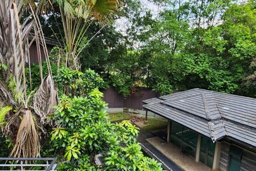 Bungalows With Swimming Pool For Big Extended Families