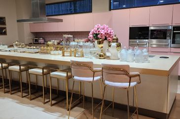 Bungalows With Swimming Pool For Big Extended Families