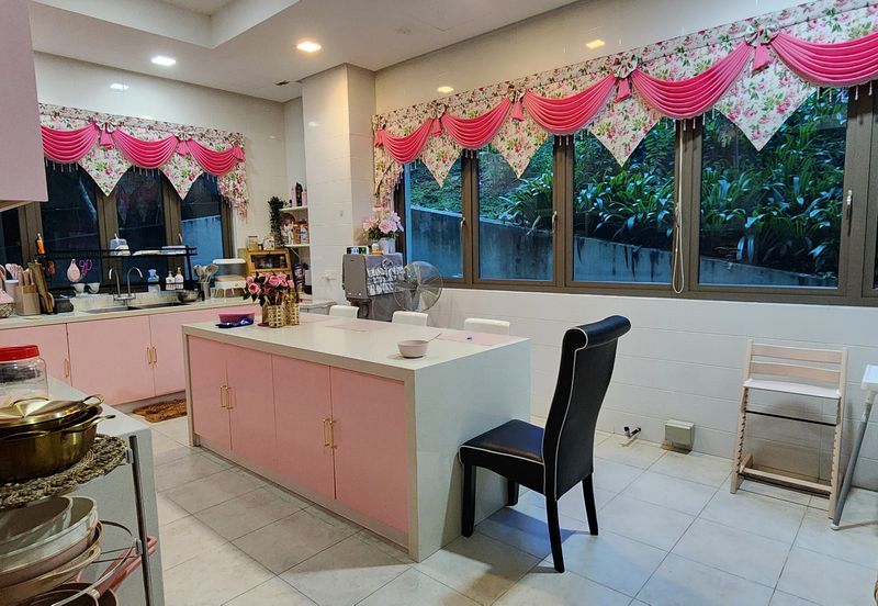 Bungalows With Swimming Pool For Big Extended Families