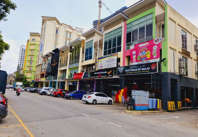 Pusat Dagangan Seri Utama PJU 5